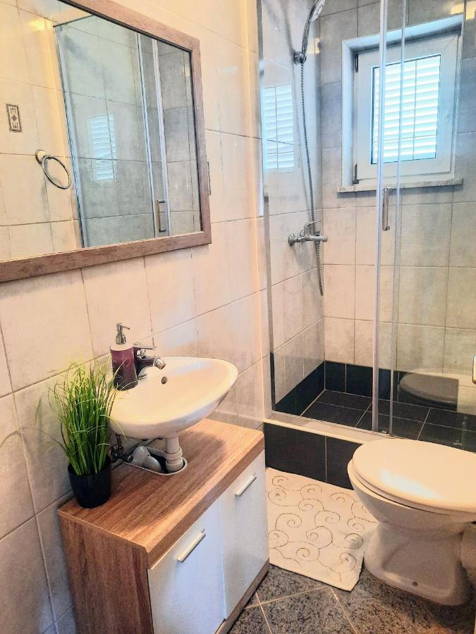Villa Mihaela - Apartment Mario Cesarica Kültér fotó
